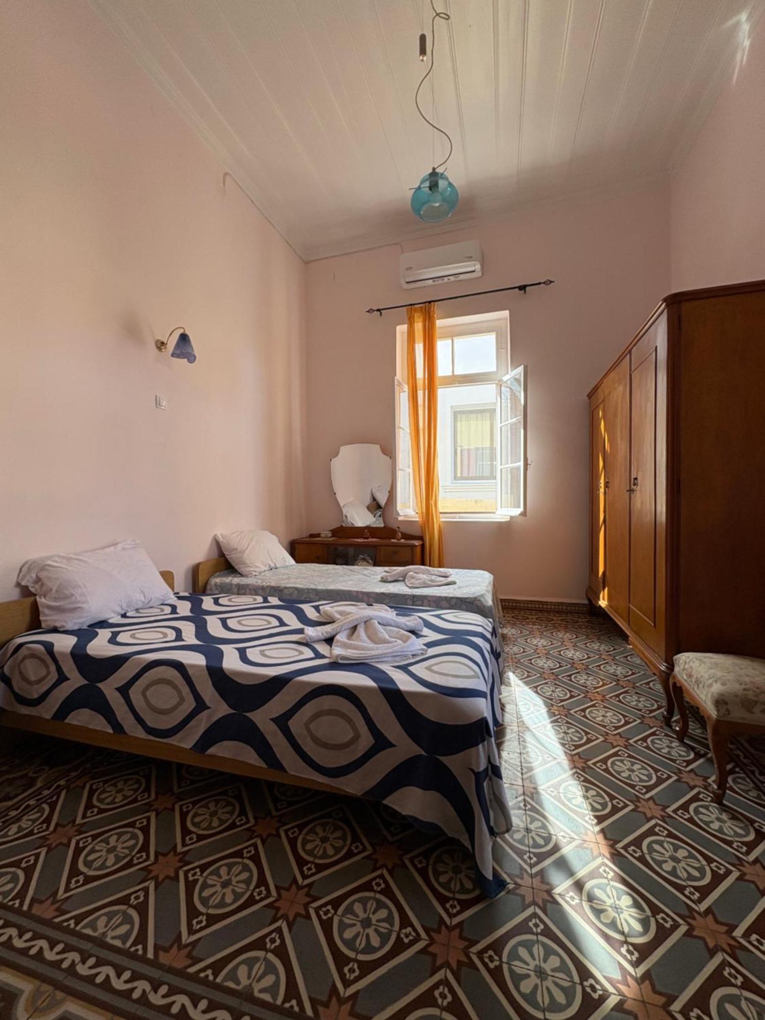 Shared House , Private Rooms With Garden Hriszí Aktí Haniá Kültér fotó